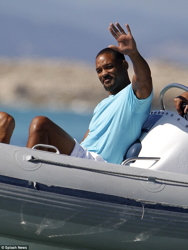 will smith greeting in Spain Will Smith looks incredible, even if hes 45.